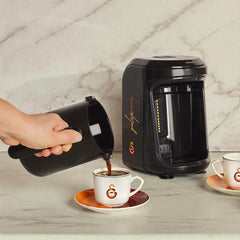Karaca x Galatasaray Gelicentieerde Hatır Hüps Turkse Koffiemachine met Melkfunctie en Clublied