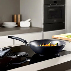 Fissler Adamant - Wokpan 26 cm – Inductie – Krasbestendige Antiaanbaklaag – Aluminium