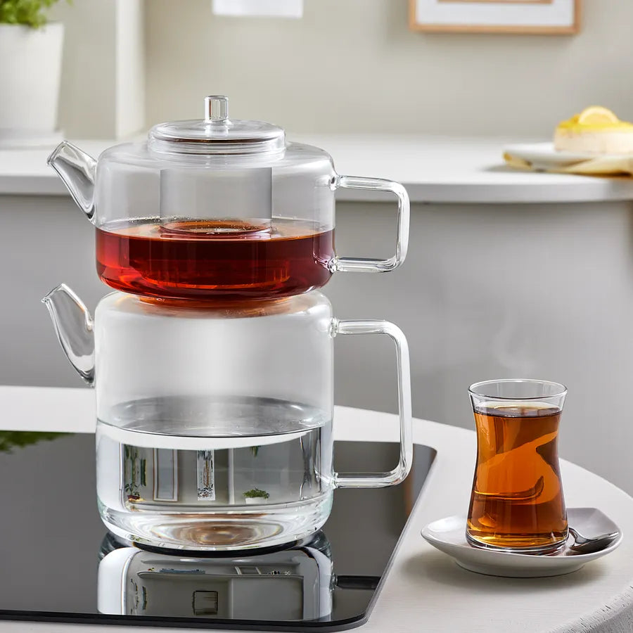 Karaca Flat Borosilicaat Glazen Theepot Set - 1,1L Boven - 1,8L Onderpot - Modern en Hittebestendig Ontwerp
