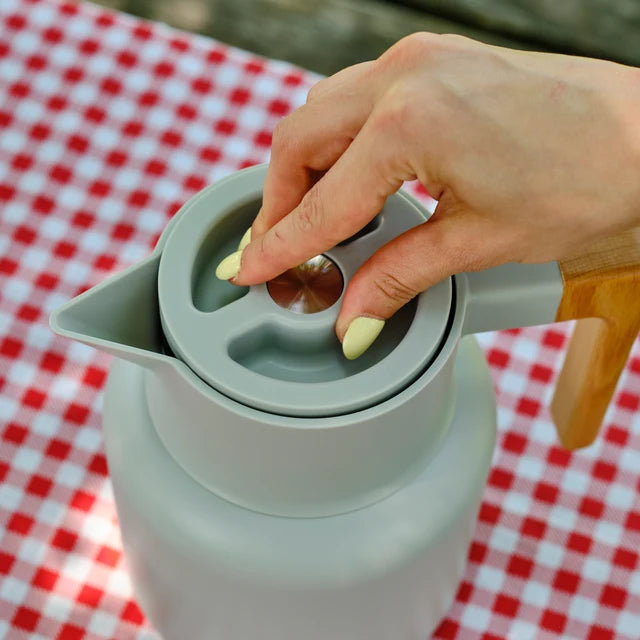 Karaca Corelock - RVS GrijzeThermoskan 1,6 Liter – Dubbelwandige Isolatiefles