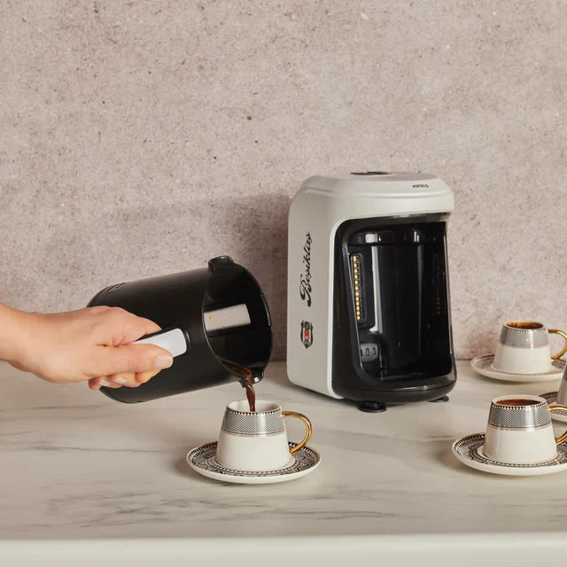 Karaca x Beşiktaş Gelicentieerde Hatır Hüps Turkse Koffiemachine met Melkfunctie en Clublied