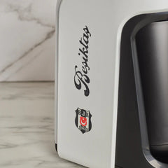 Karaca x Beşiktaş Gelicentieerde Hatır Hüps Turkse Koffiemachine met Melkfunctie en Clublied