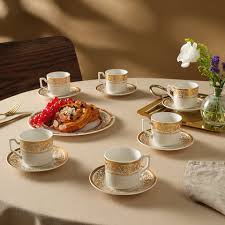 Karaca Nur - Kaffeetassen-Set - 6 Personen - 12-teilig - Porzellan - 100 ml - Inklusive Untertassen - Türkisches Kaffeegeschirr Weiß/Gold