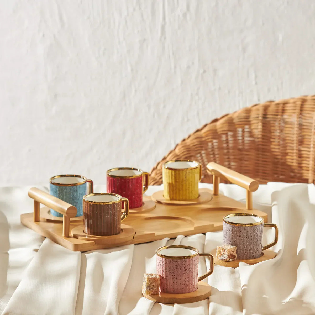 Karaca Bambu - Gekleurde Koffiekopjes Set voor 6 Personen - Elegante 90 ml Koffiekopjes met Dienblad