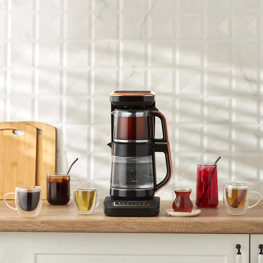 Karaca Çaysever Robotea Pro - 4 in 1 Sprekend Automatisch Theezetapparaat met Glas, Waterverwarmer en Filter Koffiezetapparaat - 2500W - Zwart Koper