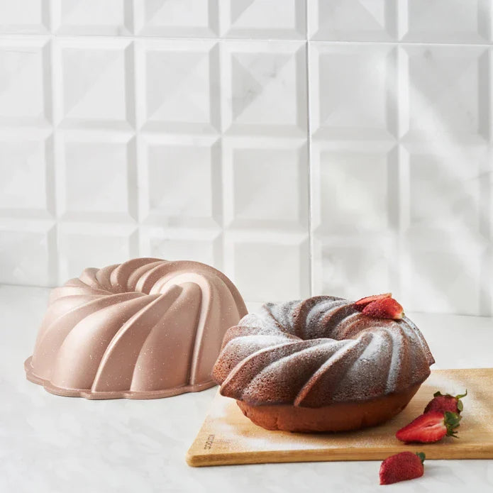 Karaca Pare - Gietijzeren Bakvorm – 24 cm - 400°C Hittebestendig – Metallic Poederroze