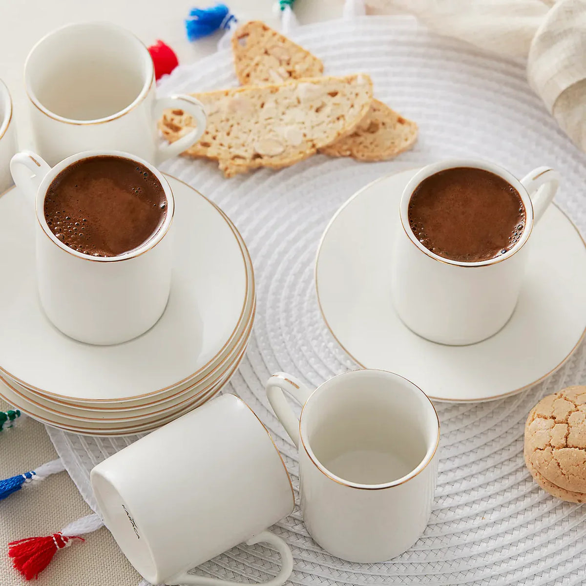 Karaca Elda - Porseleinen Koffiekopjes Set met Onderzetters - Wit Goud - 6-Persoons - 80 ml