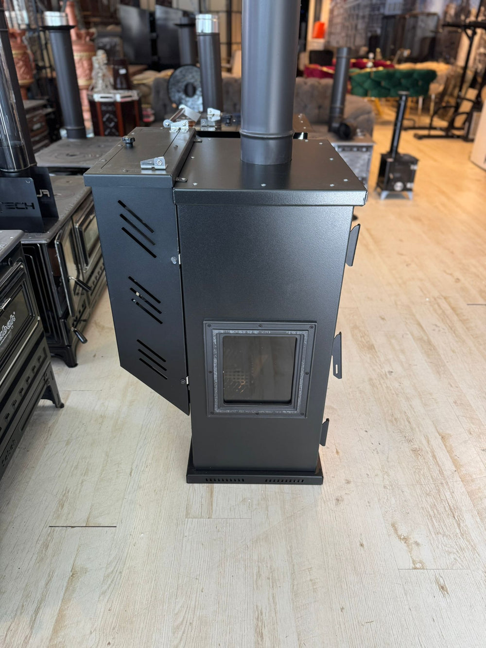 PLT02 Sabah Pelletkachel met Oven – Efficiënte Verwarming & Bakfunctionaliteit, 13 kg Capaciteit, 75-80 m², Mat Zwart - Inclusief: schraper, haak en Bakplaat