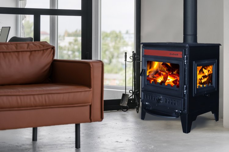 S106-3D Sabah - Gietijzeren Haardkachel -Met Glas Aan Drie Zijden - Houtkachel - Houthaarden - Openhaard - Inclusief kachelpijpen - Rode Details + Matzwart - 15,21KW -
