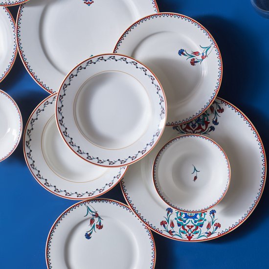 Karaca Nakkas - 24-delige Porseleinen Serviesset - 6 Persoons – Uniek Design – Porselein